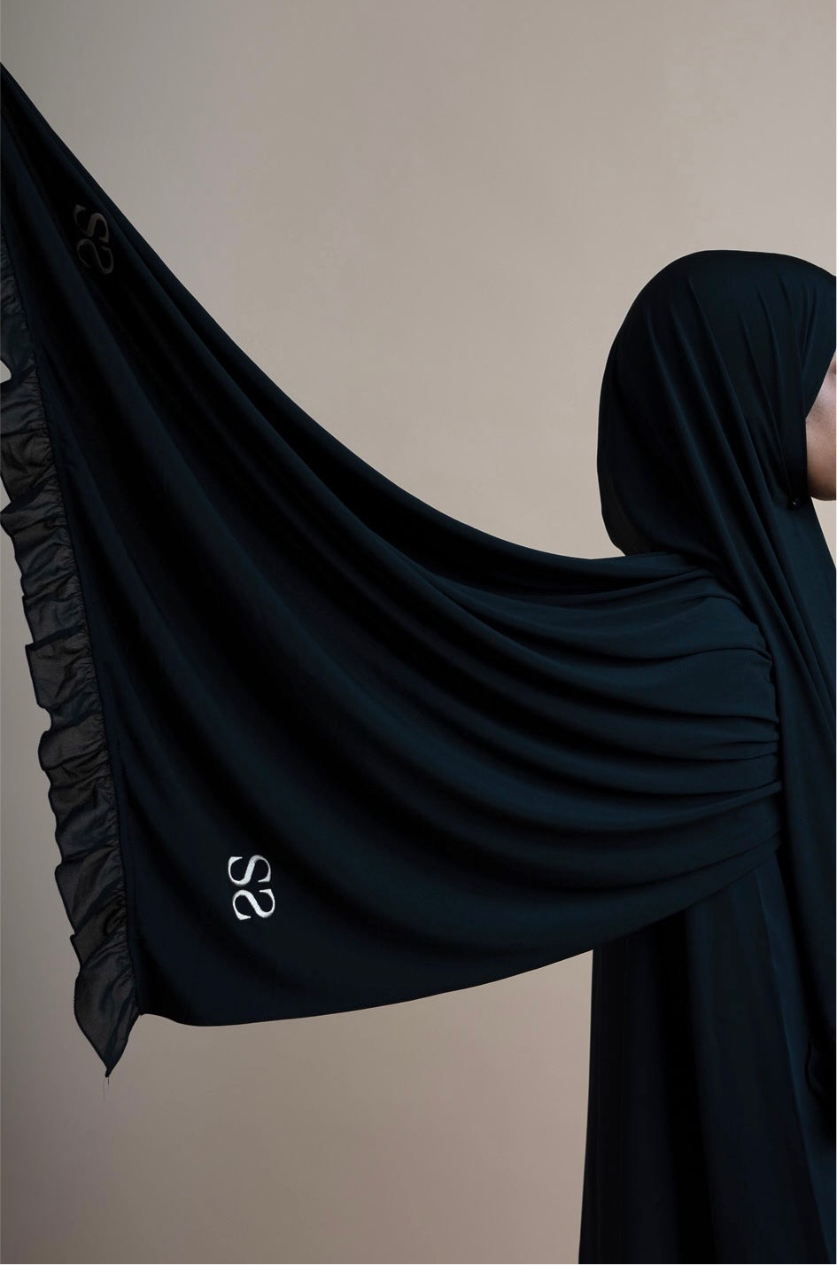 Ruffle - black gold
